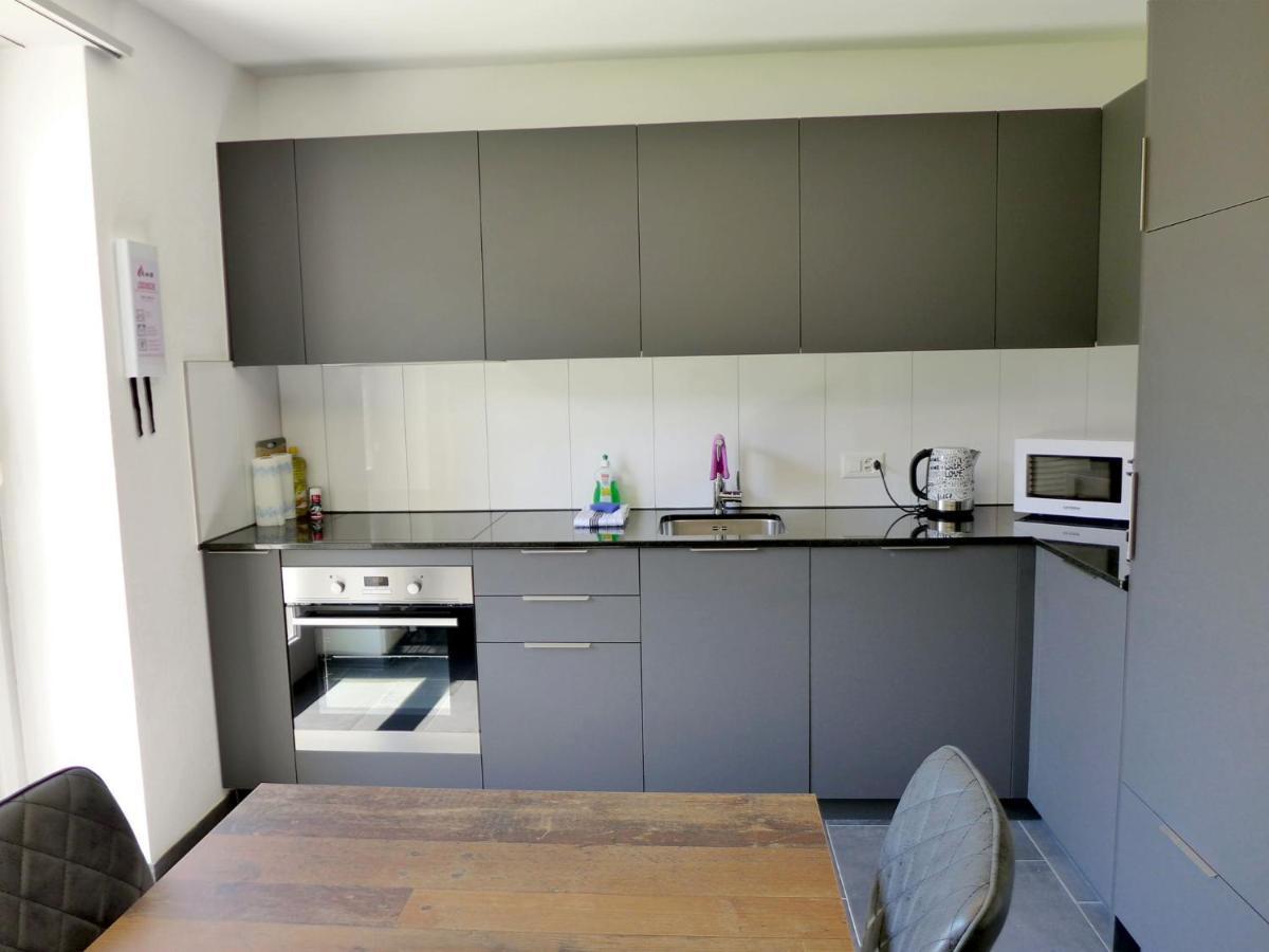 Henry's 100 By Interhome