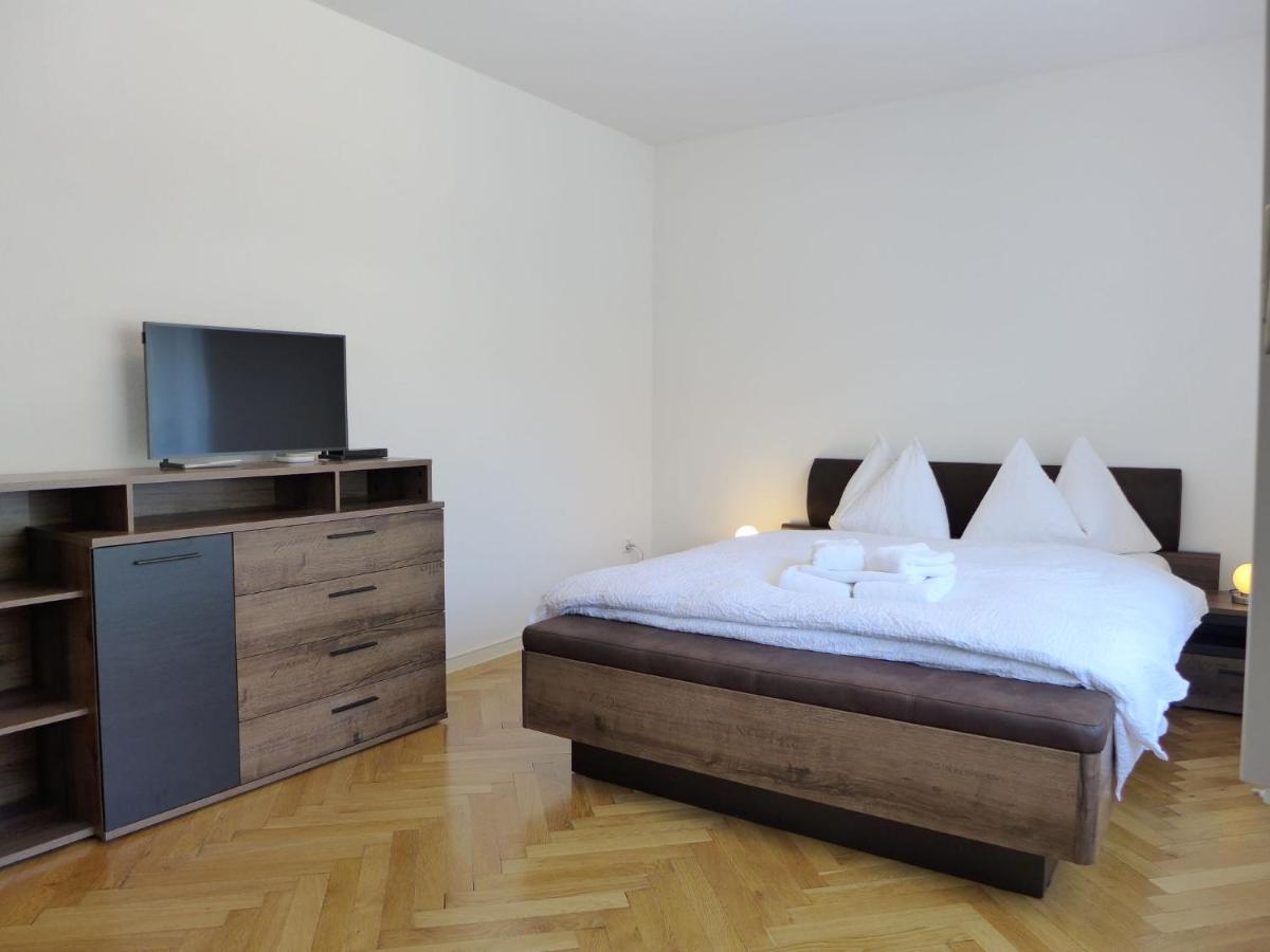 Henry's 100 By Interhome