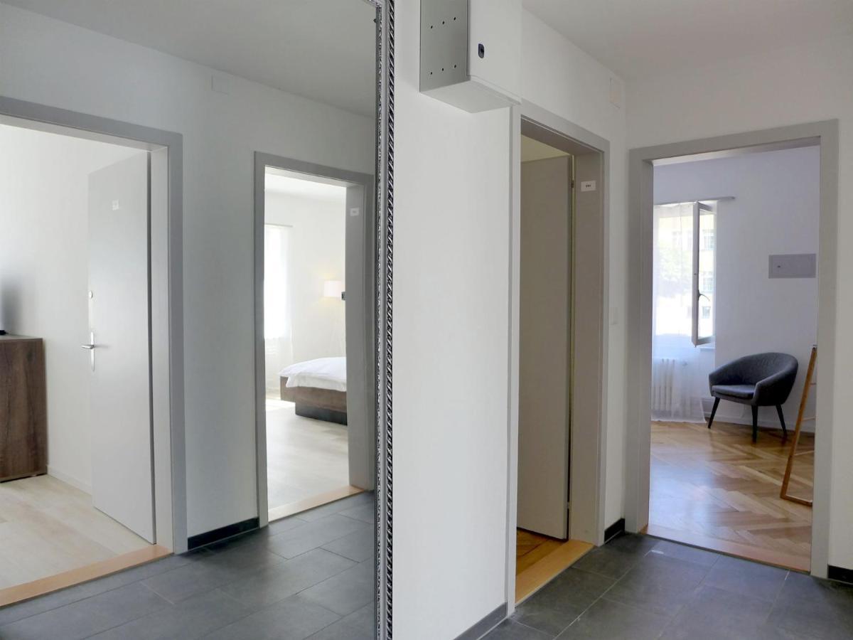 Henry's 100 By Interhome *