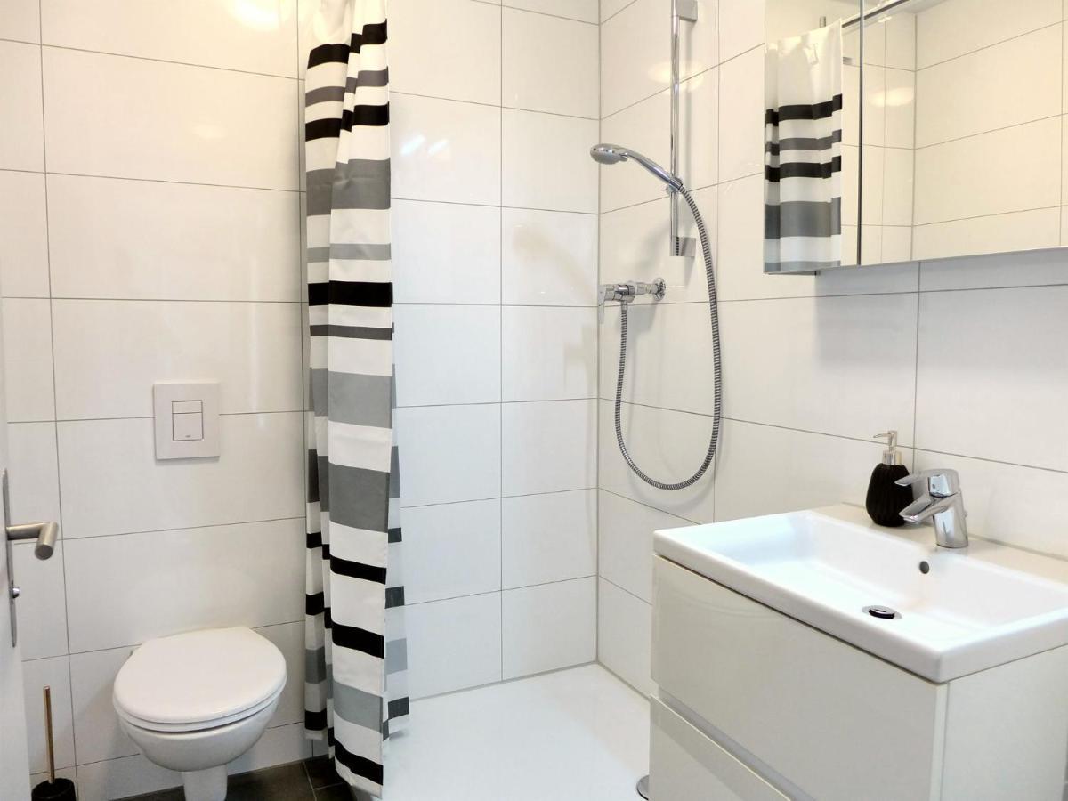 Henry's 100 By Interhome *